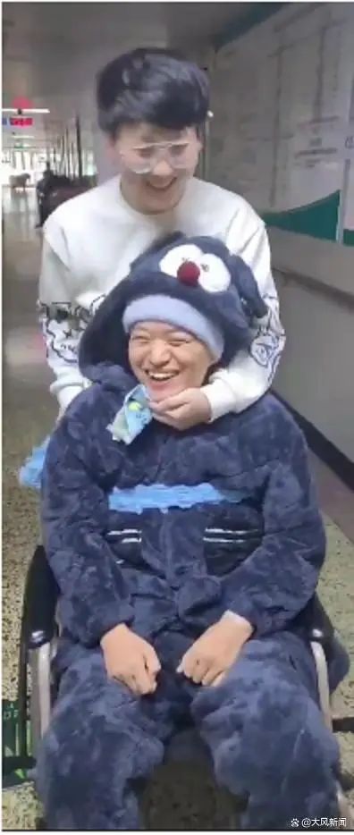 DƬ